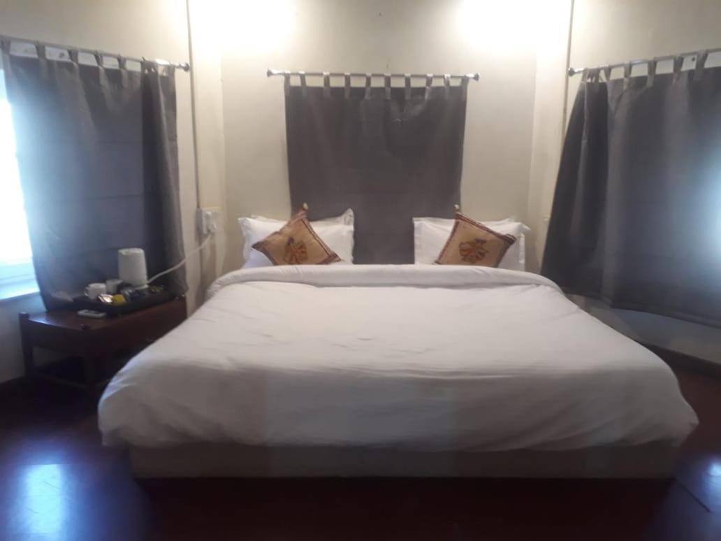 Hotel Sunrise Palace เมาท์อาบู ภายนอก รูปภาพ